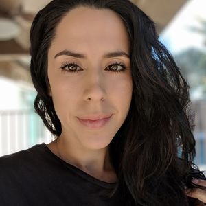 Meet your Posher, Dominique